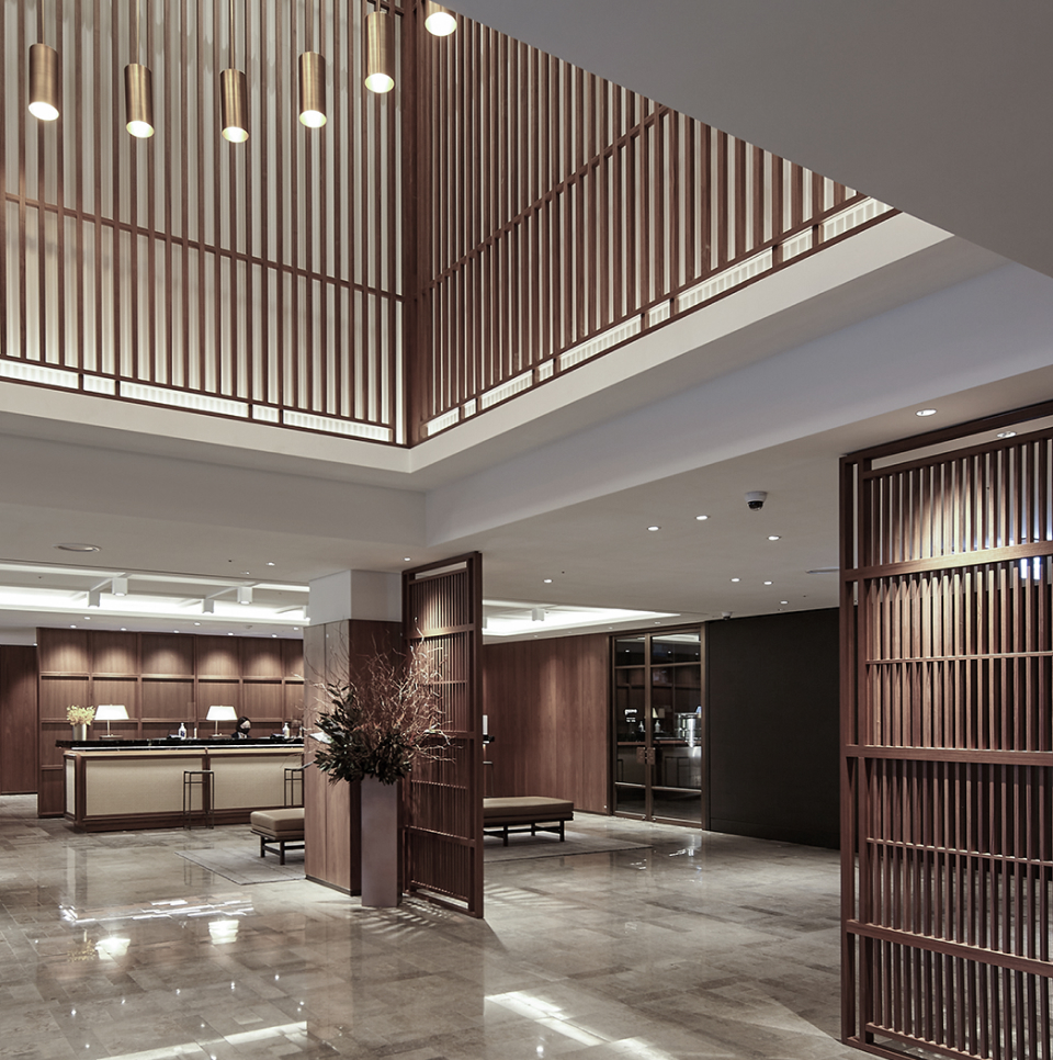 COMPANY We create new experiences beyond the boundaries of space.